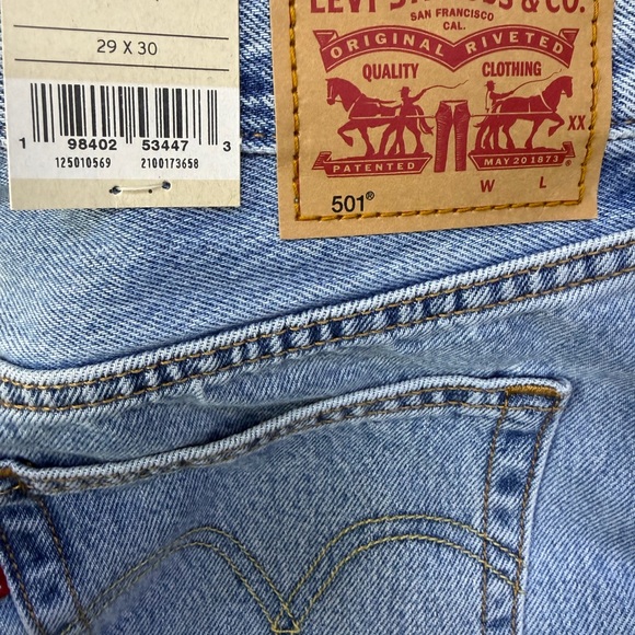 Levi's 501 Light Blue Denim Jeans with Leather Patch - Picture 2 of 6